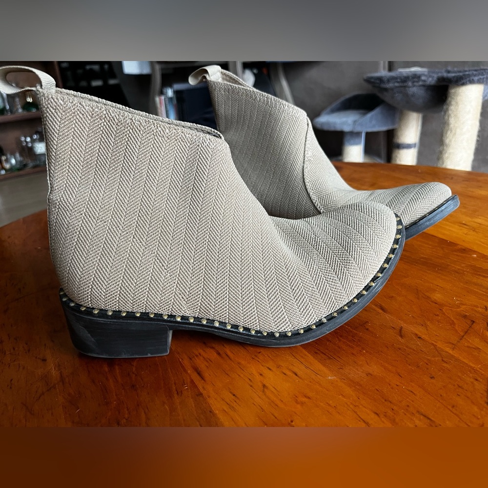 Charleston Shoe Company Barcelona Boot in Tan - Size 9